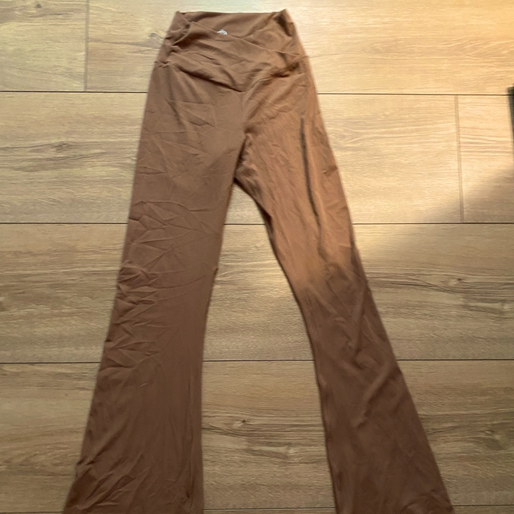 brown/beige cross flare leggings